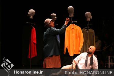 نمایش "پشت دیوار عمارت" در تماشاخانه سرو