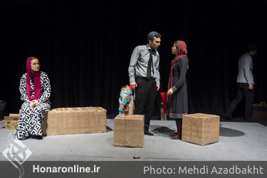 نمایش "مثل خاراندن یک زخم پس از خوب شدن" در عمارت نوفل‌لوشاتو