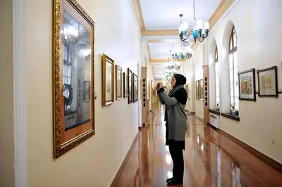 تحویل آثار دوسالانه نگارگری به هنرمندان