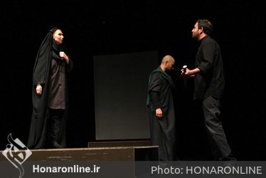 نمایش "مجلس آذر" در تماشاخانه ملک