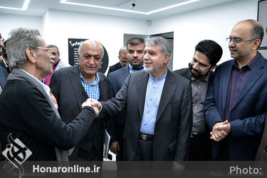 کتابگردی وزیر ارشاد و هنرمندان در نشر ثالث و نشر چشمه
