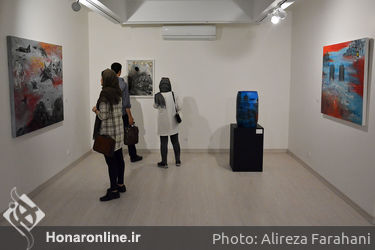 نقاشی چیدمان‌های سحر سیدنژاد با عنوان "شبحی بر جهان سایه افکنده است" در گالری دید 
