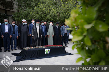اقامه نماز بر پیکر حجت‌‌‌الاسلام و المسلمین دعایی