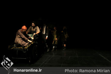 نمایش "فاندو و لیز" در تماشاخانه مهرگان