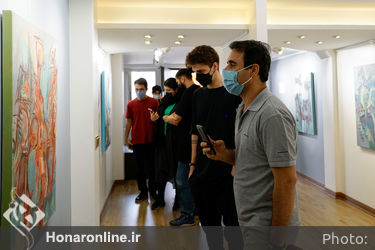 نمایشگاه نقاشی های شبنم نسلی اصفهانی با عنوان این است انسان در نگارخانه بهارک