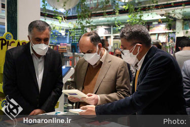 کتابگردی سرپرست معاونت امور هنری در هفته کتاب