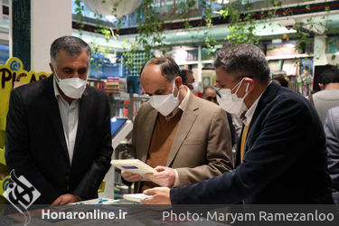کتابگردی سرپرست معاونت امور هنری در هفته کتاب
