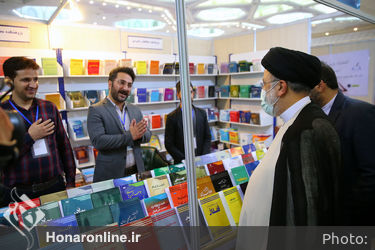 بازدید رئیس جمهور از سی و سومین نمایشگاه بین المللی کتاب تهران