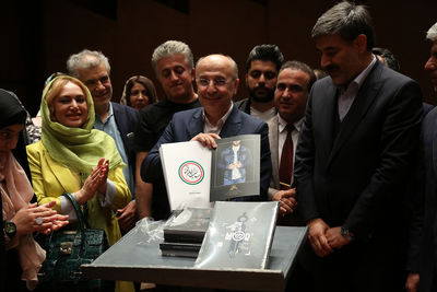 دومین کتاب ملی مد و لباس ایران رونمایی شد / قبادی: صاحبان برند و تولیدکنندگان باید به ماهیت تبلیغات پی ببرند