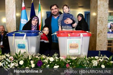 حضور اهالی فرهنگ و هنرمندان پای صندوق رای تالار وحدت