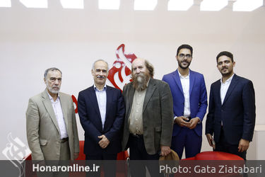 غرفه هنرآنلاین در سومین روز بیست و سومین نمایشگاه مطبوعات (1)