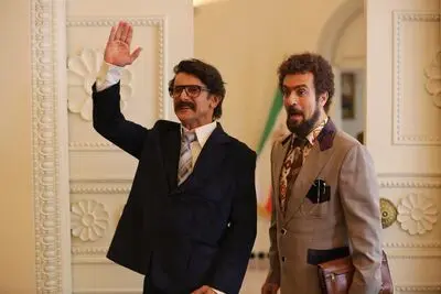 «کوکتل مولوتف» با امین حیایی و احمد مهران فر آماده نمایش شد/ روایت گر قصه‌ای کمدی در دهه ۵۰