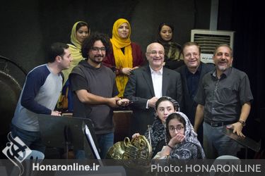 بازدید علی مرادخانی از تمرین نمایش الیور تویست به کارگردانی حسین پارسایی
