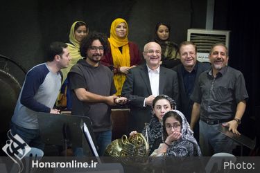 بازدید علی مرادخانی از تمرین نمایش الیور تویست به کارگردانی حسین پارسایی