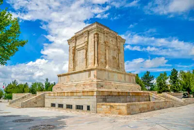 Iran launches international medal to honor Ferdowsi experts 