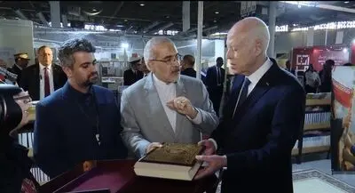 بازدید رئیس‌جمهور تونس از غرفه ایران در نمایشگاه بین‌المللی کتاب این کشور
