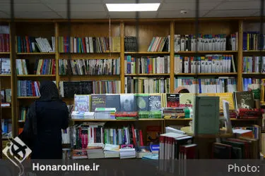 کتابگردی اهالی فرهنگ و هنر در نشر ثالث