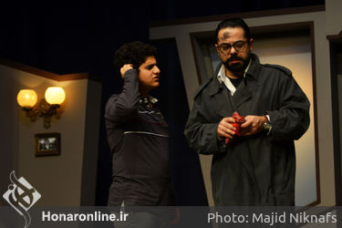 نمایش "آهسته با گل سرخ" در تماشاخانه سنگلج