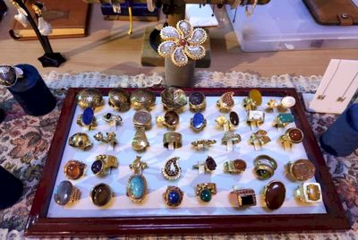Tehran exhibit displays traditional jewelry 