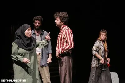 روایت بصیر از نمایش «موتورخونه» | اهالی یک ساختمان در روزهایِ جنگِ دهه شصت