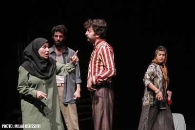 روایت بصیر از نمایش «موتورخونه» | اهالی یک ساختمان در روزهایِ جنگِ دهه شصت