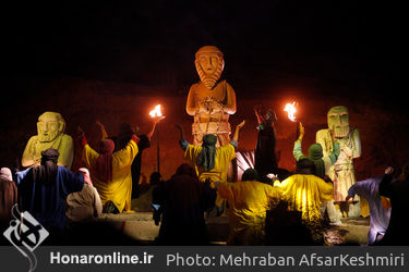 نمایش روشنای شب تار در بوستان ولایت