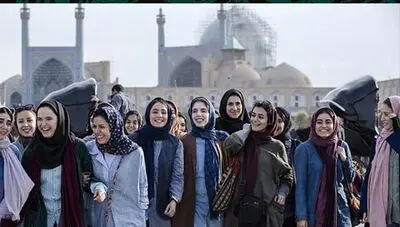 "سال دوم دانشکده من" و "درخونگاه" روی پرده می‌روند
