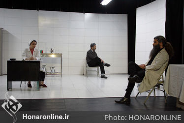 نمایش "مرگ و استعاره" به کارگردانی پوریا جلال وندی در تماشاخانه دیوار چهارم