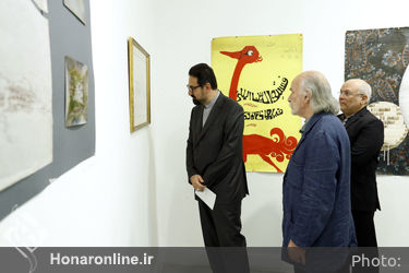 بازدید سید مجتبی حسینی از نمایشگاه آثار محمد ناصری پور
