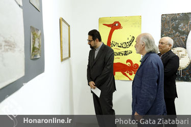 بازدید سید مجتبی حسینی از نمایشگاه آثار محمد ناصری پور