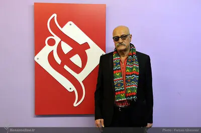 جمشید مرادیان: هنری که سر راه مردم در شهر قرار می‌گیرد باید بالاترین نوع هنر باشد / روایت جمشید مرادیان از حضور در نمایشگاه مجازی "ریشه‌های من" در لندن تا تبدیل مجسمه‌های شهری‌اش به پایه بنر تبلیغاتی