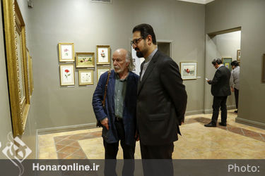 بازدید سید مجتبی حسینی از نمایشگاه آثار محمد ناصری پور
