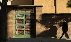 درهای آهنی؛ راوی گذر از سنت به مدرنیته