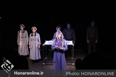 نمایش "تجربه‌های اخیر" در تماشاخانه مهرگان