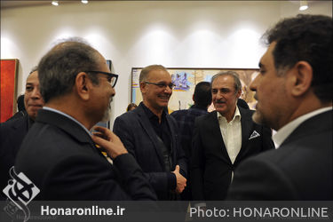 بازدید هنرمندان از آثار دهمین حراج تهران