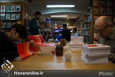 کتاب‌گردی هنرمندان و فرهنگیان در نشر مرکز2