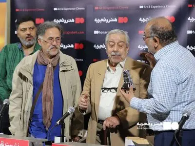 مصطفی رزاق کریمی: تحقیق برای یک اثر مستند مانند یک انبار آذوقه است/ اهدای تندیس «ماک» به کارگردان