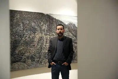 بیستون مانند یک نقاشی تاریخی است /  روایت جواد مدرسی از نمایشگاه "بیستون" در گالری اثر