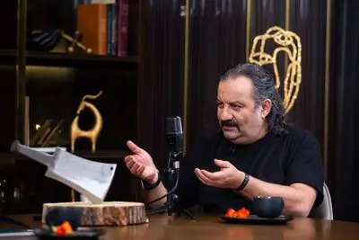 بدون آنکه بدانیم چرا «شبهای برره» تمام شد!/ برای حفظ میز و جایگاه‌شان، خودشیرینی کرده و خط قرمزهای تازه‌ای تعریف می‌کنند