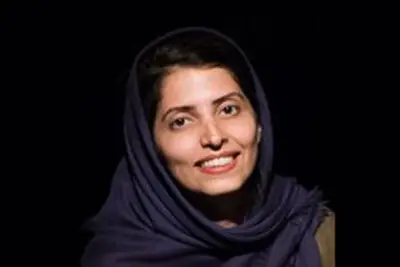 چگونگی شکل‌گیری واقعیت براساس مستندات گذشته / روایت آزاده شاهمیری از نمایش "بی‌صدایی" 