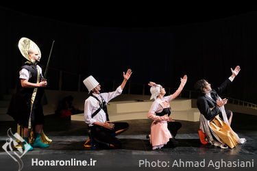 نمایش "خدایگان" در تماشاخانه مولوی