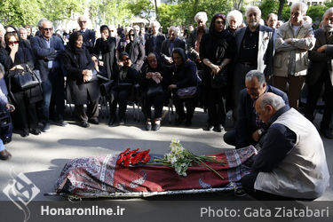 تشییع جنازه محمدابراهیم جعفری در دانشکده هنر 