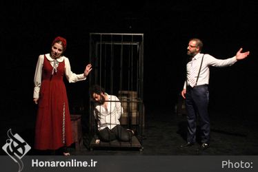 نمایش "دوستان" در تماشاخانه اهورا