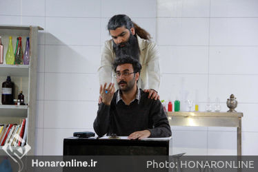 نمایش "مرگ و استعاره" به کارگردانی پوریا جلال وندی در تماشاخانه دیوار چهارم
