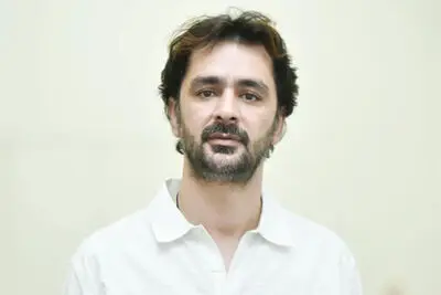 مهدی رکنی با «نوشتن بر مرز باریک نیاز» روی صحنه می‌آید