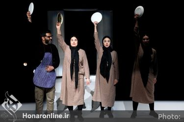اجرای نمایش‌ «دختران» در چهل و یکمین جشنواره تئاتر فجر - تالار حافظ
