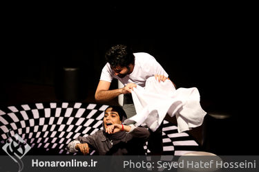 نمایش " روی پوست شهر " در خانه نمایش مهرگان