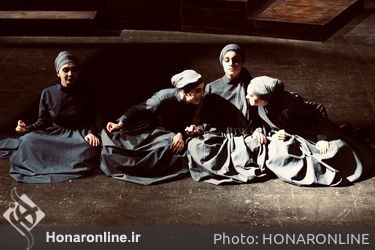 نمايش "پنهان خانه پنج در" در تالار مولوی