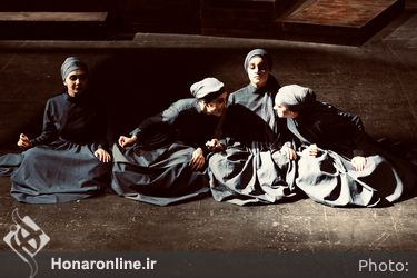 نمايش "پنهان خانه پنج در" در تالار مولوی