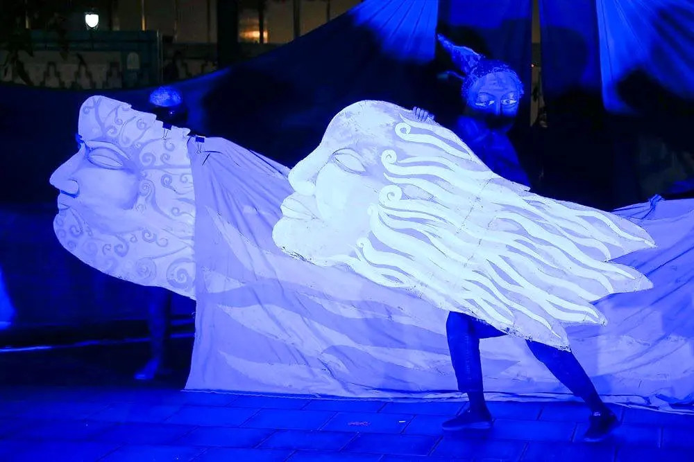 زیر آسمان «تئاتر برای همه»